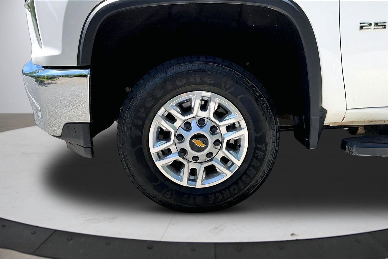Used 2023 Chevrolet Silverado 2500 LT AWD/4WD image 30