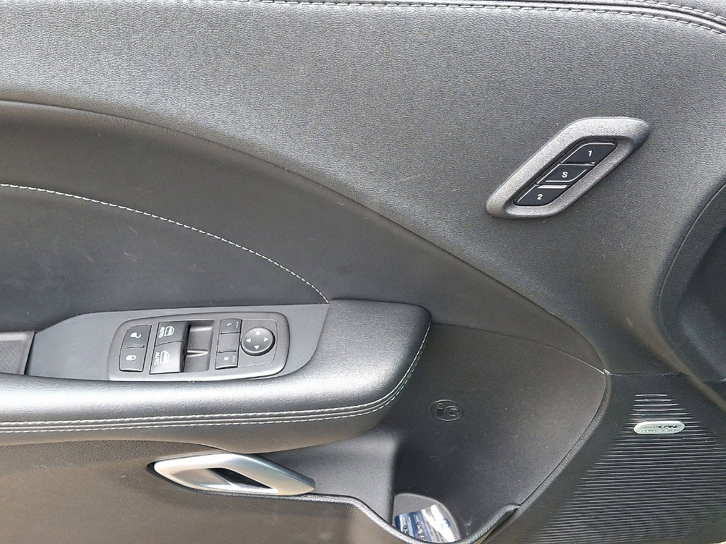 Used 2022 Dodge Challenger SXT w/ Plus Package image 10
