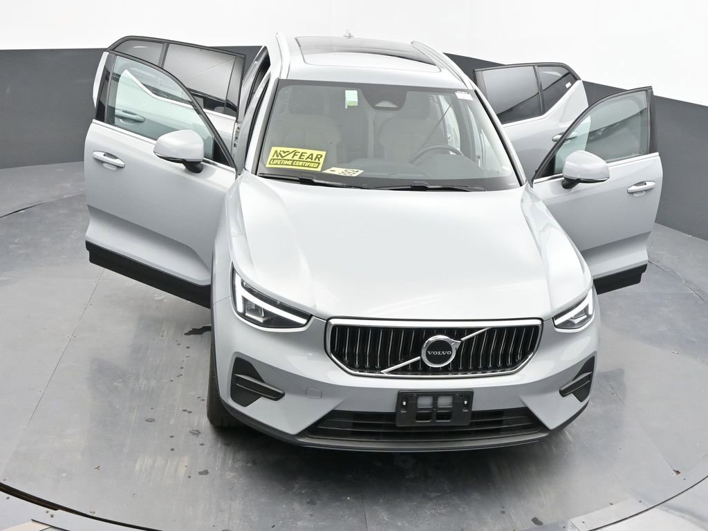 Used 2025 Volvo XC40 B5 Core image 55