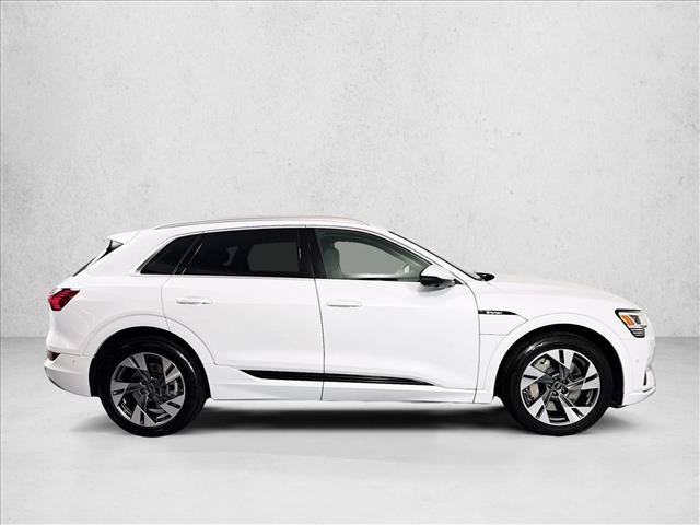 Used 2022 Audi e-tron Premium Plus w/ Premium Plus Package AWD/4WD image 4