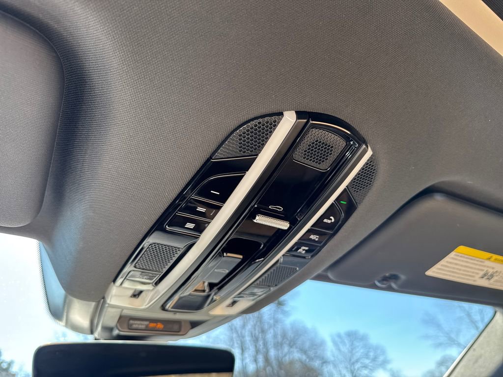 Used 2023 Porsche Cayenne Platinum Edition image 31