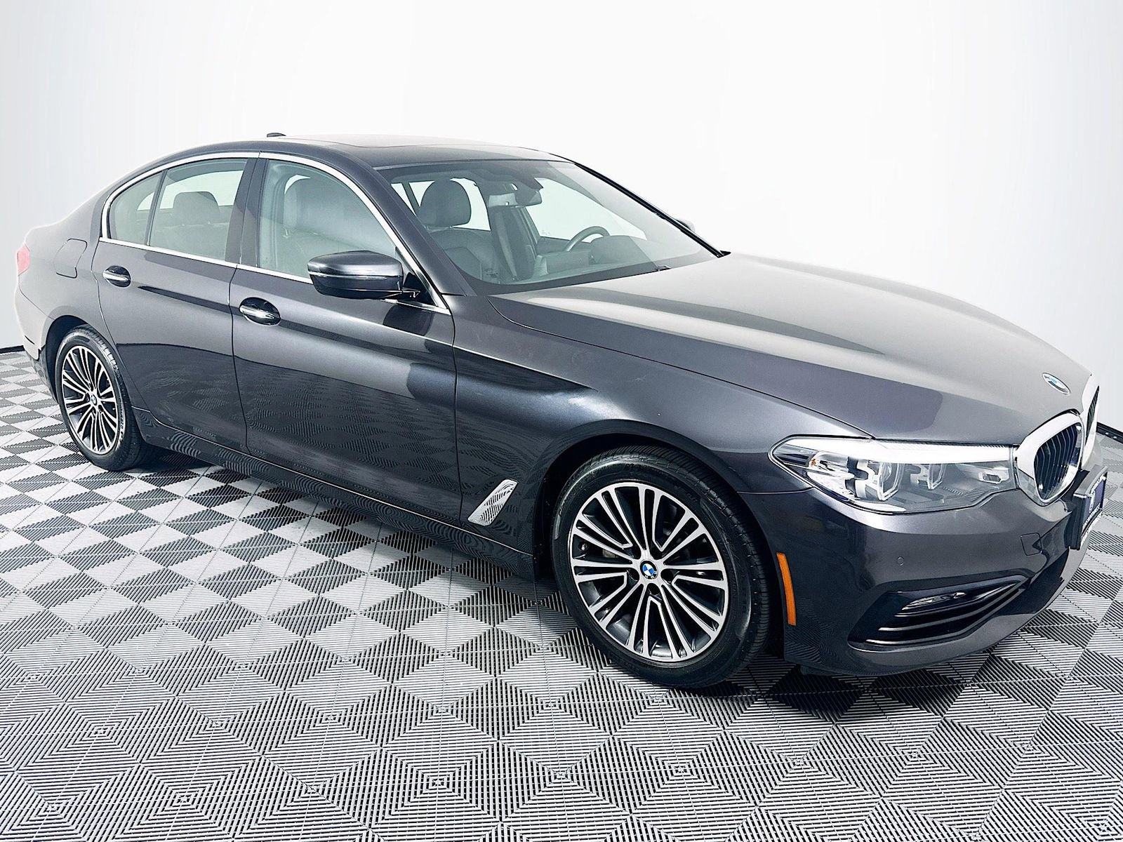 Used 2018 BMW 530i xDrive AWD/4WD image 30