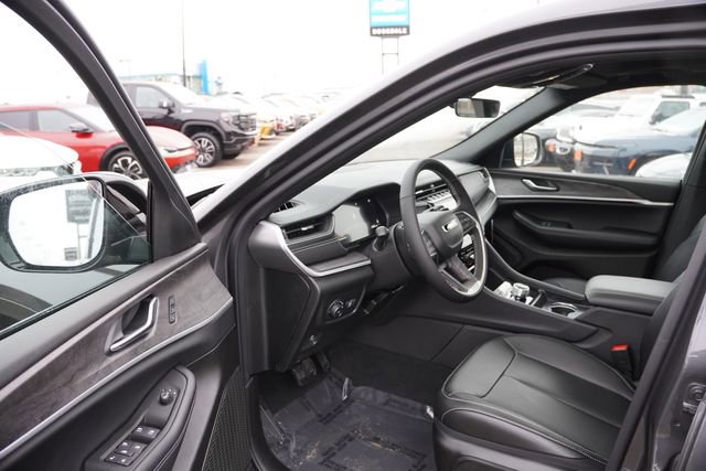 New 2025 Jeep Grand Cherokee L Limited w/ Trailer Tow Package image 10