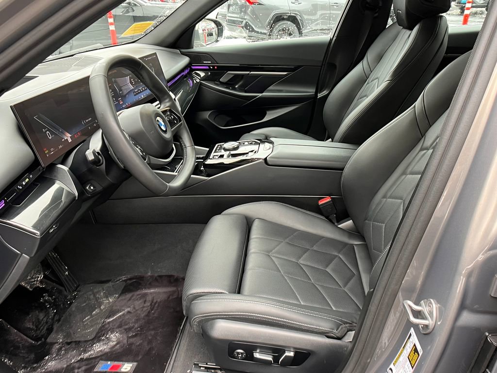 Used 2024 BMW 530i xDrive w/ Premium Package image 9