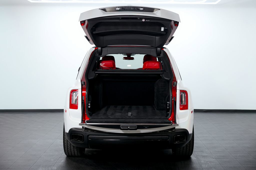 Used 2022 Rolls-Royce Cullinan Black Badge w/ Dark Exterior Package image 12