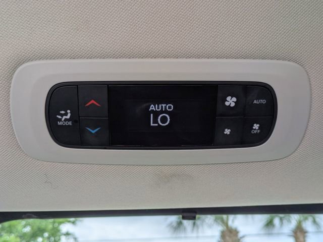 Certified 2023 Chrysler Pacifica Touring-L image 16