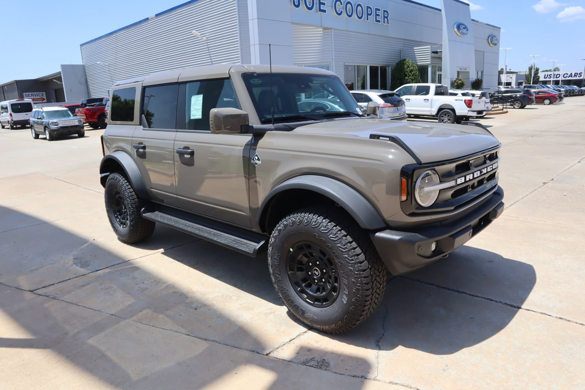 New 2026 Ford Bronco Outer Banks w/ Sasquatch Package