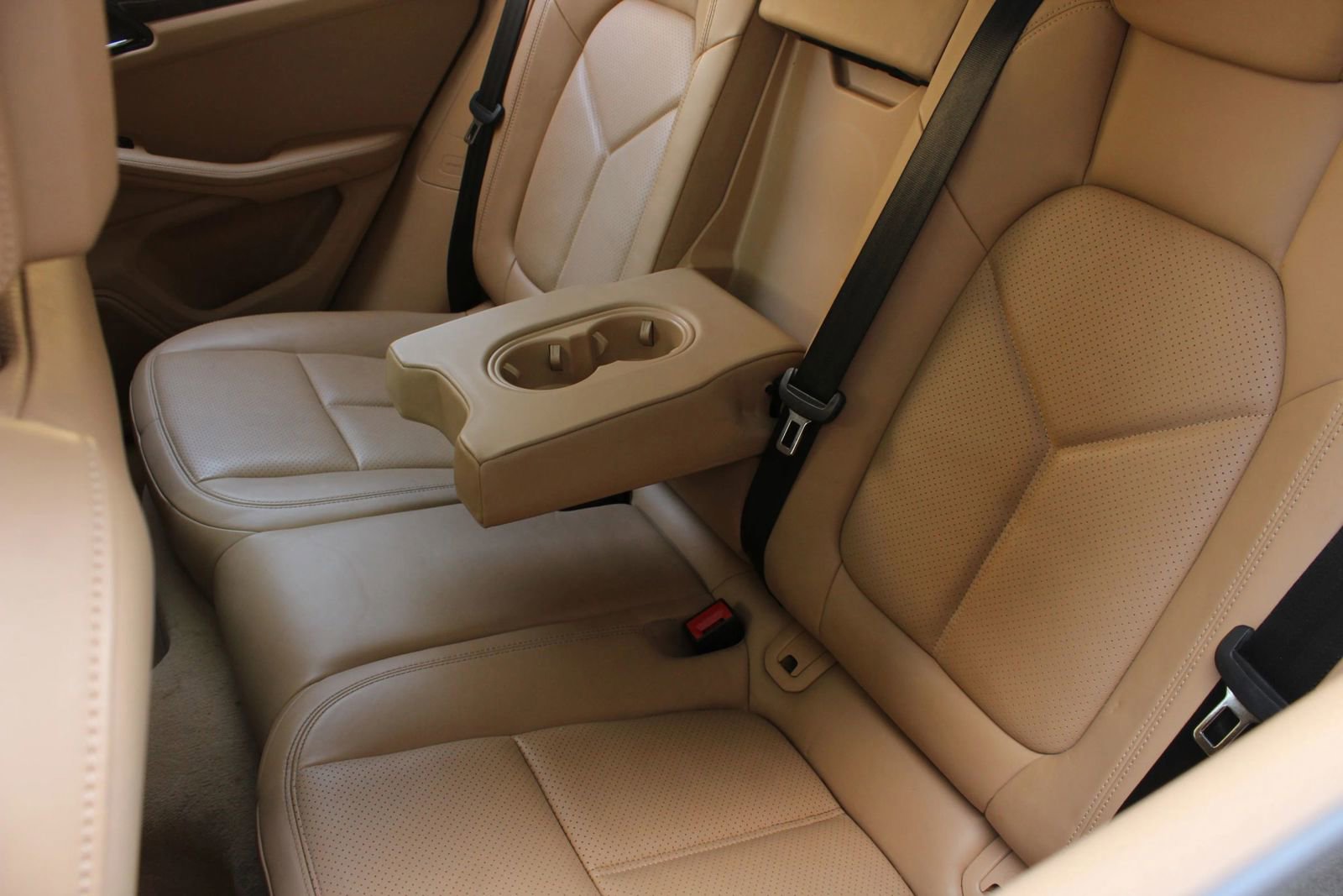 Used 2016 Porsche Macan S w/ Premium Package Plus image 19