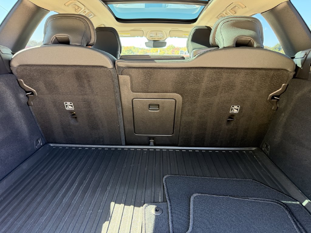 Certified 2025 Volvo XC60 B5 Plus w/ Protection Package Premier AWD/4WD image 31