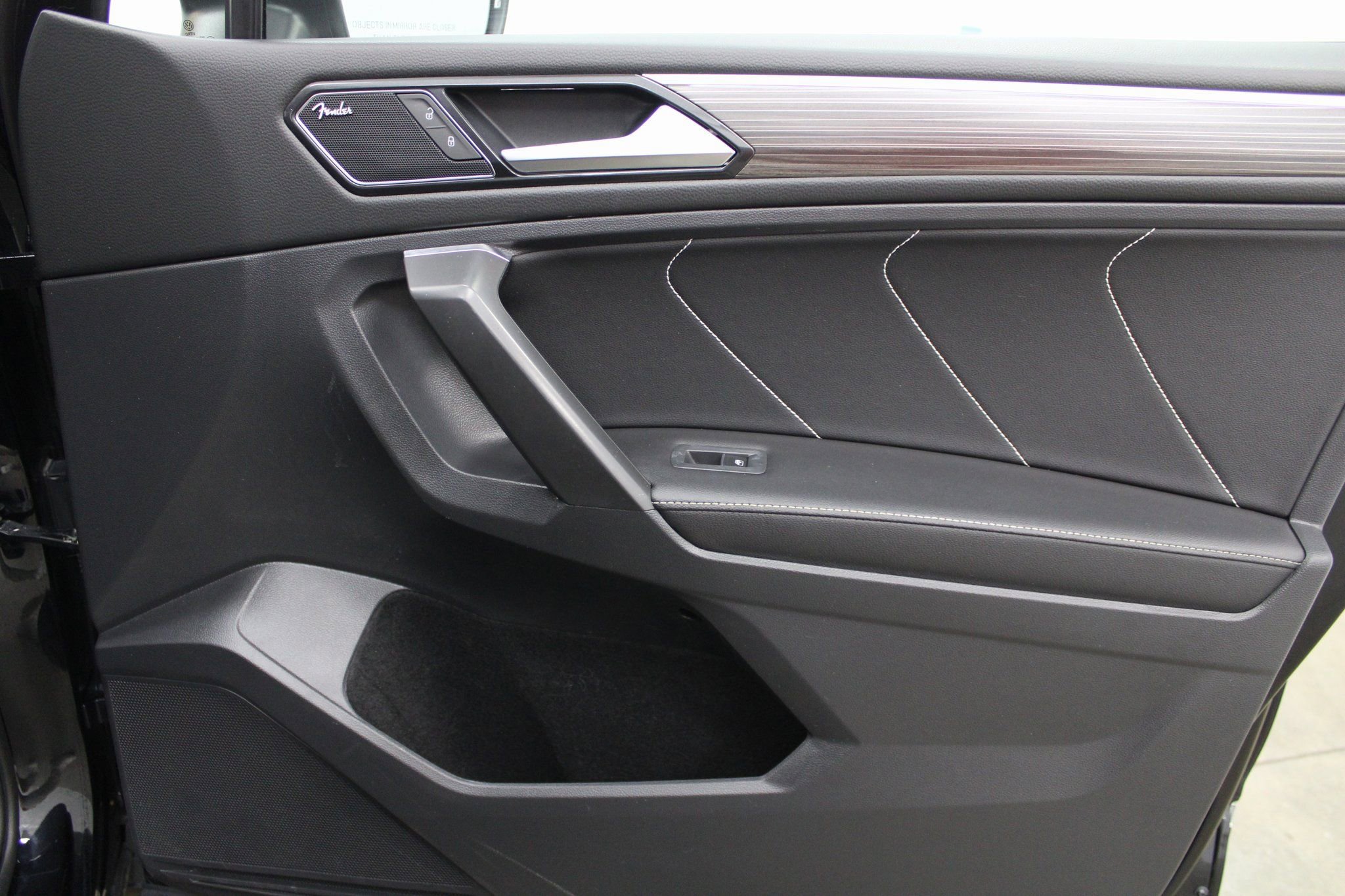 Used 2022 Volkswagen Tiguan SEL R-Line image 30