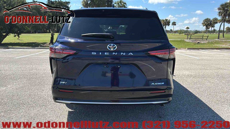 Used 2025 Toyota Sienna Platinum image 9