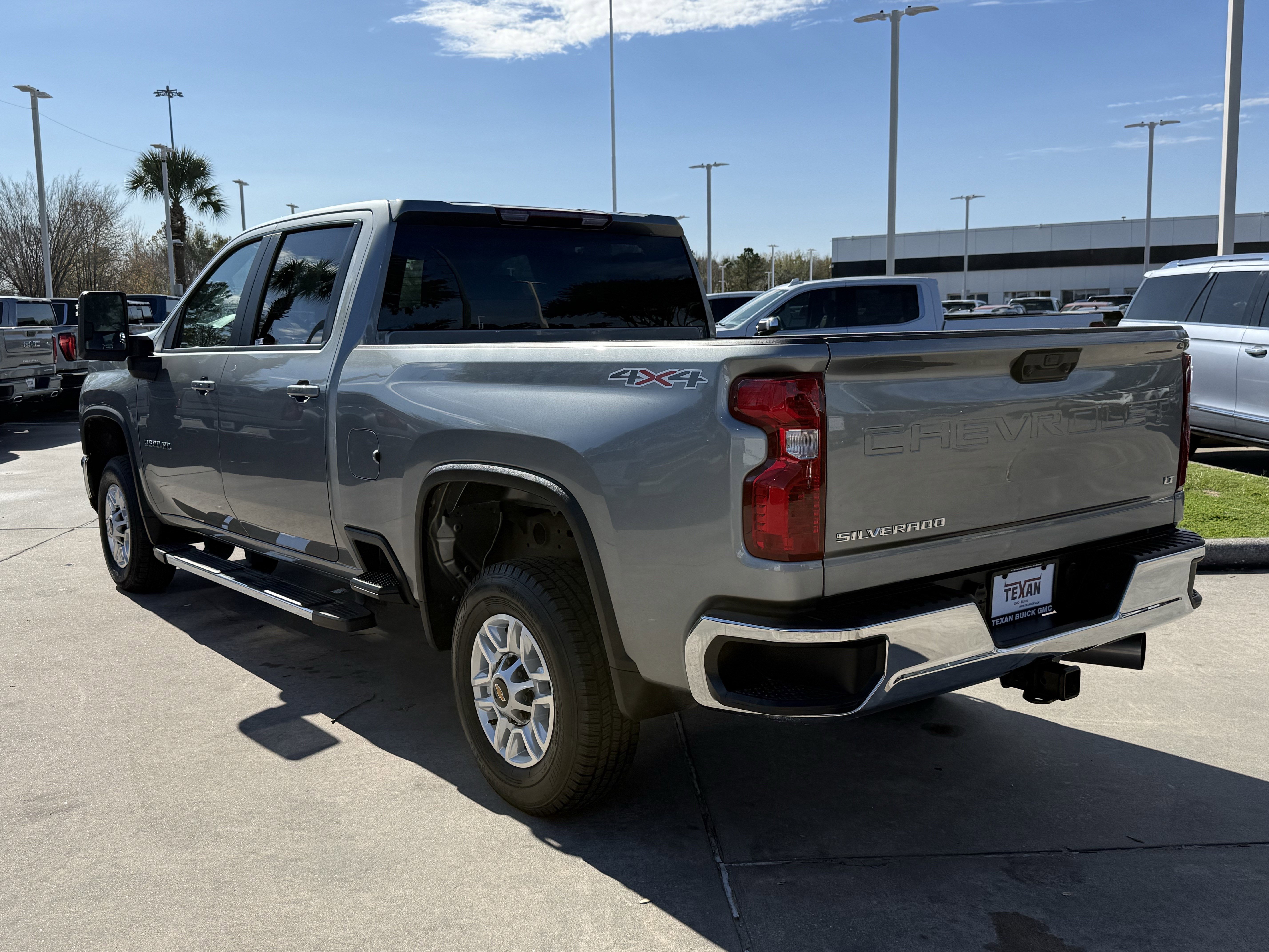 Used 2025 Chevrolet Silverado 2500 LT w/ Convenience Package image 7