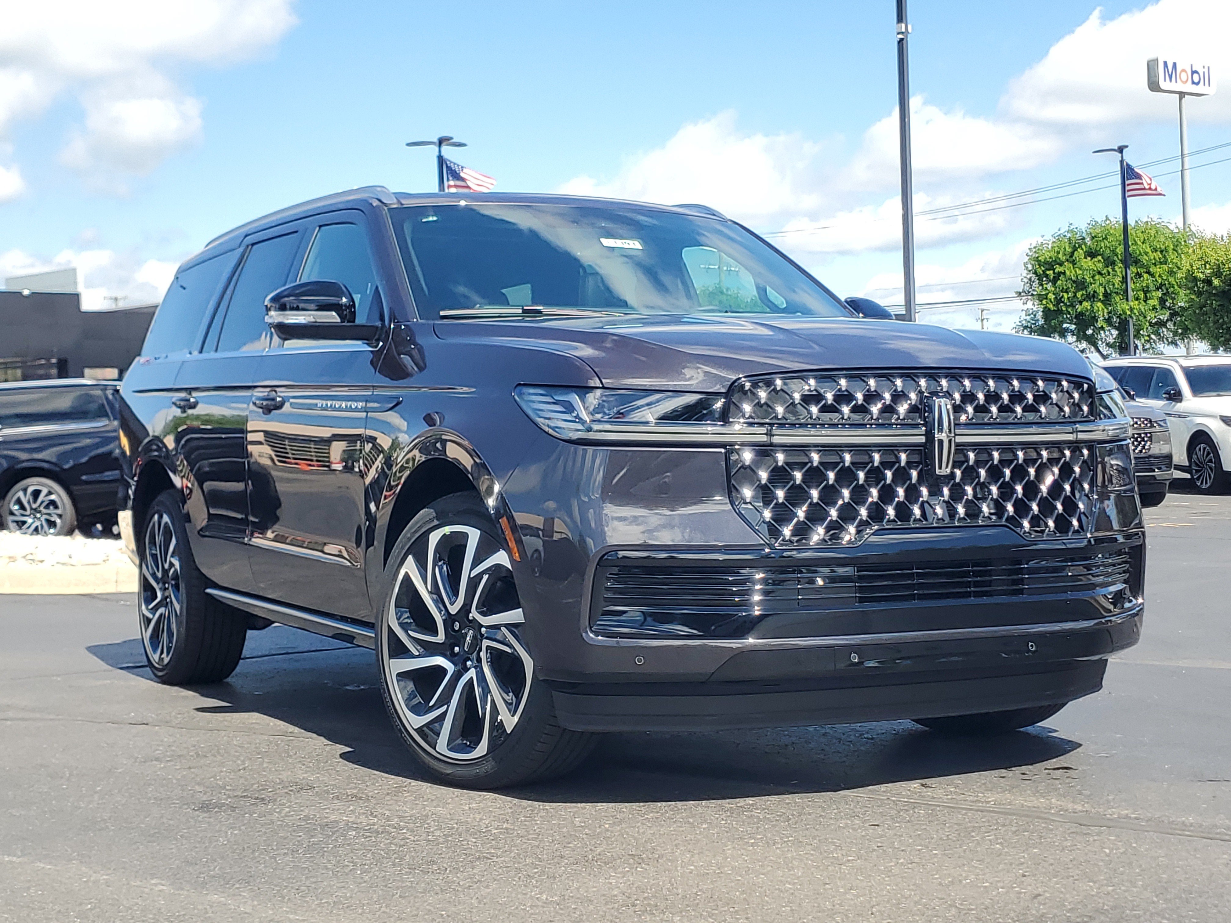 New 2026 Lincoln Navigator Black Label AWD/4WD image 1