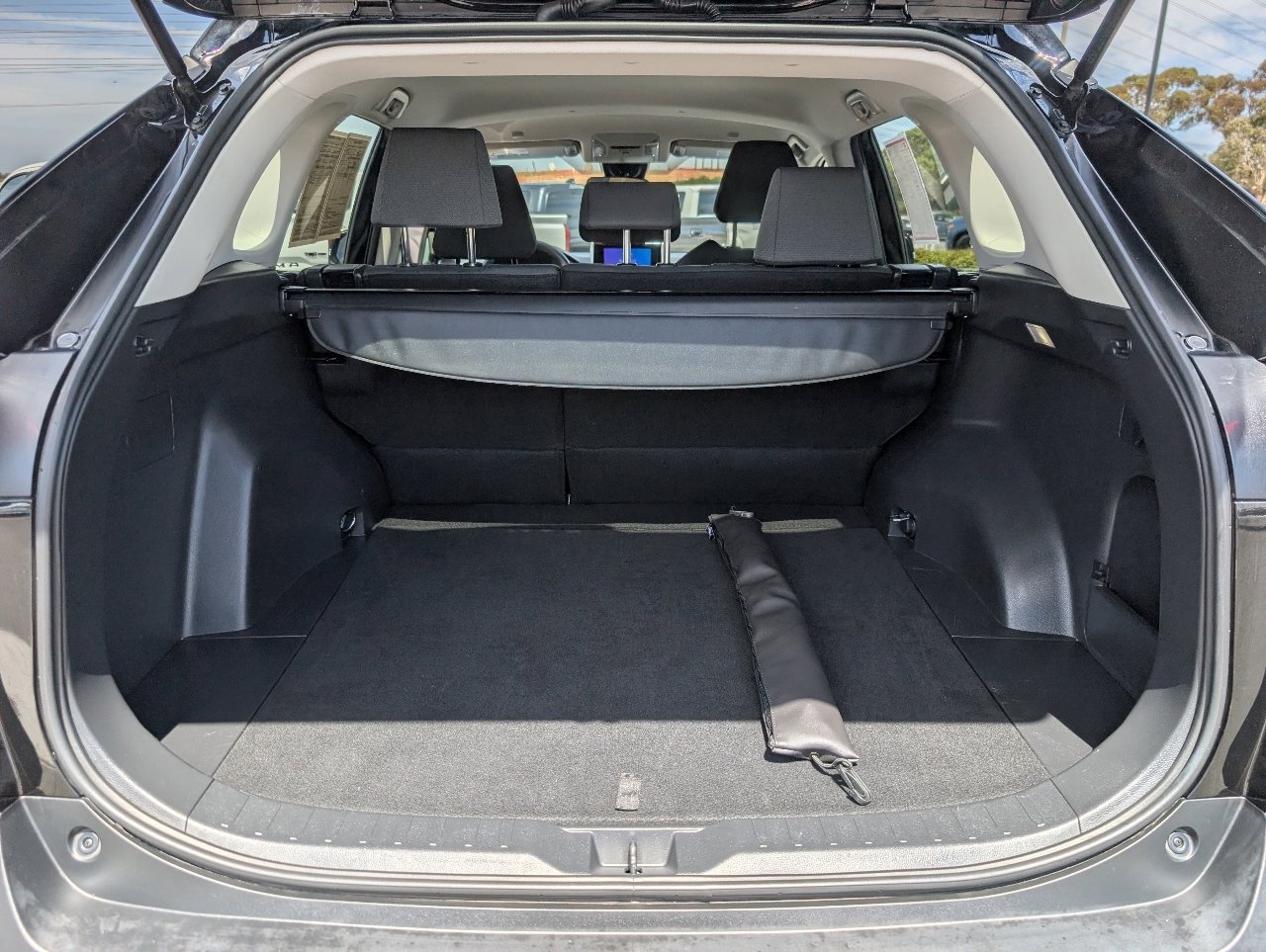 Used 2024 Toyota RAV4 XLE FWD image 9