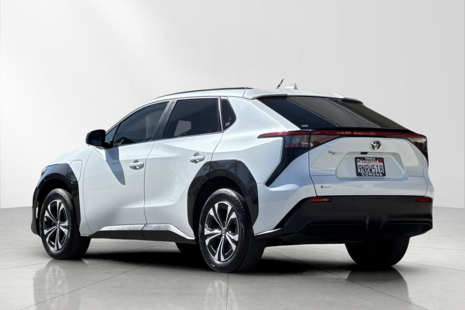 Used 2024 Toyota bZ4X XLE w/ Weather Package FWD image 7