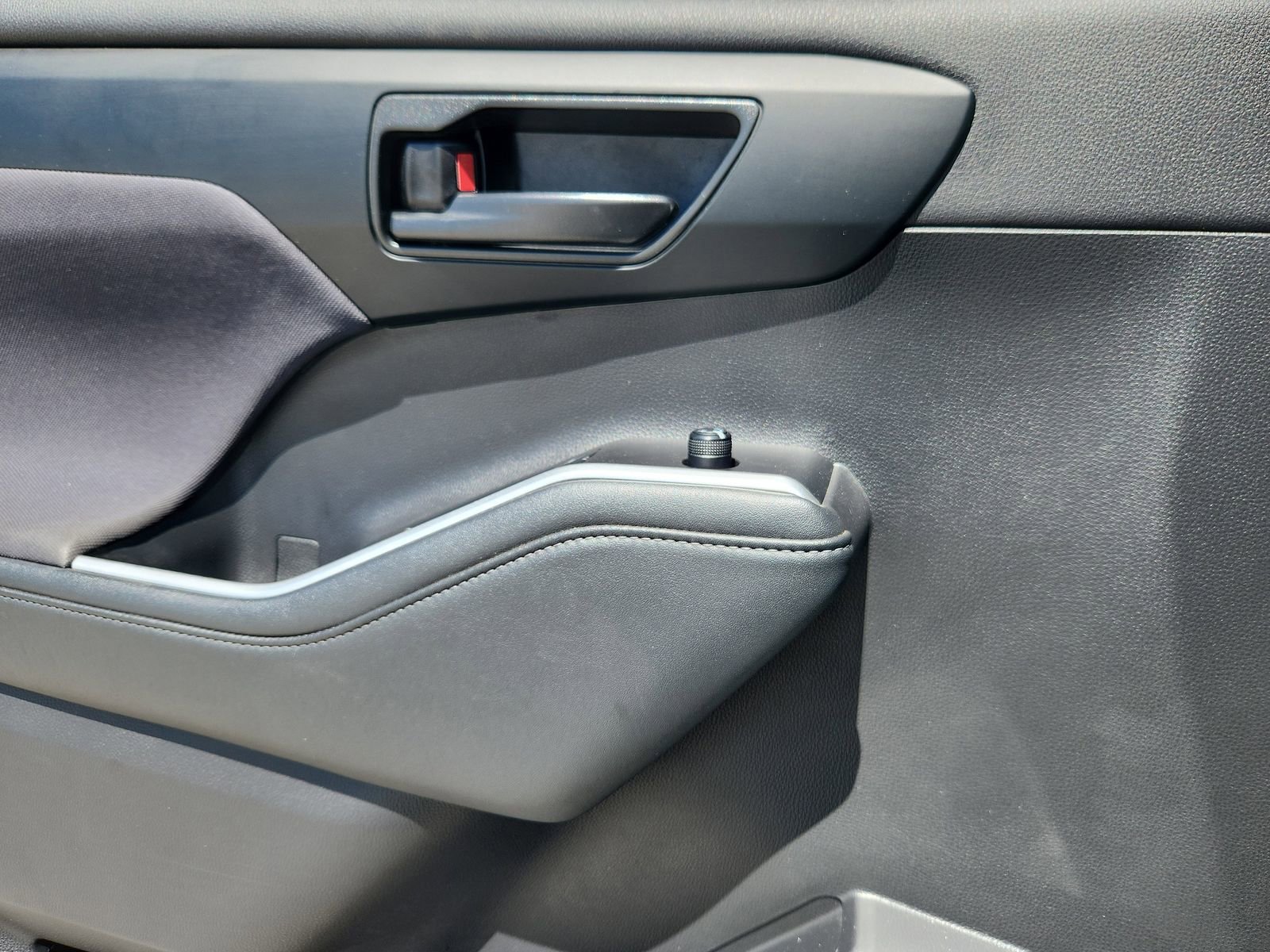 Used 2022 Toyota Highlander L AWD/4WD image 9