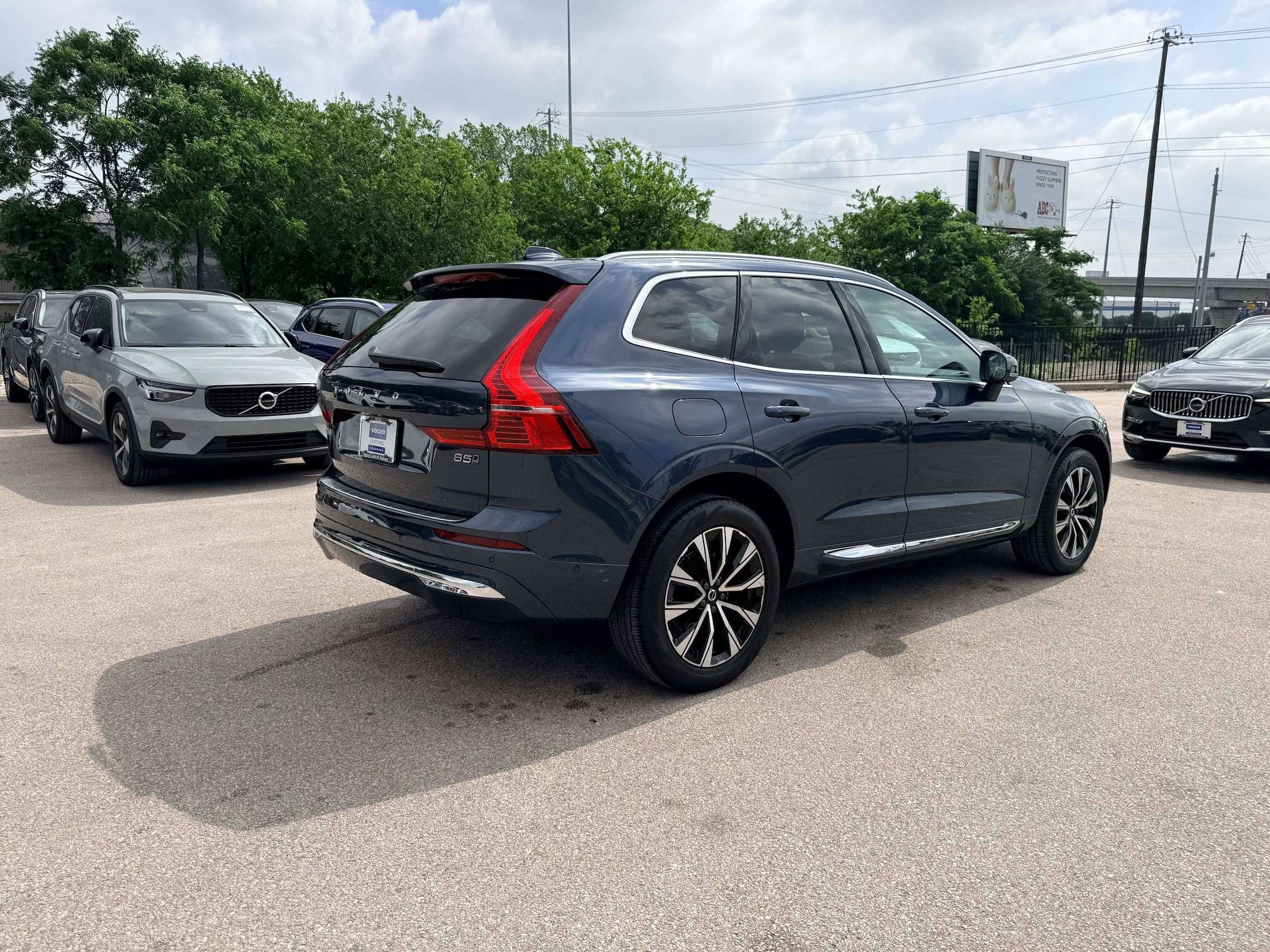 Certified 2023 Volvo XC60 B5 Plus w/ Climate Package AWD/4WD image 6