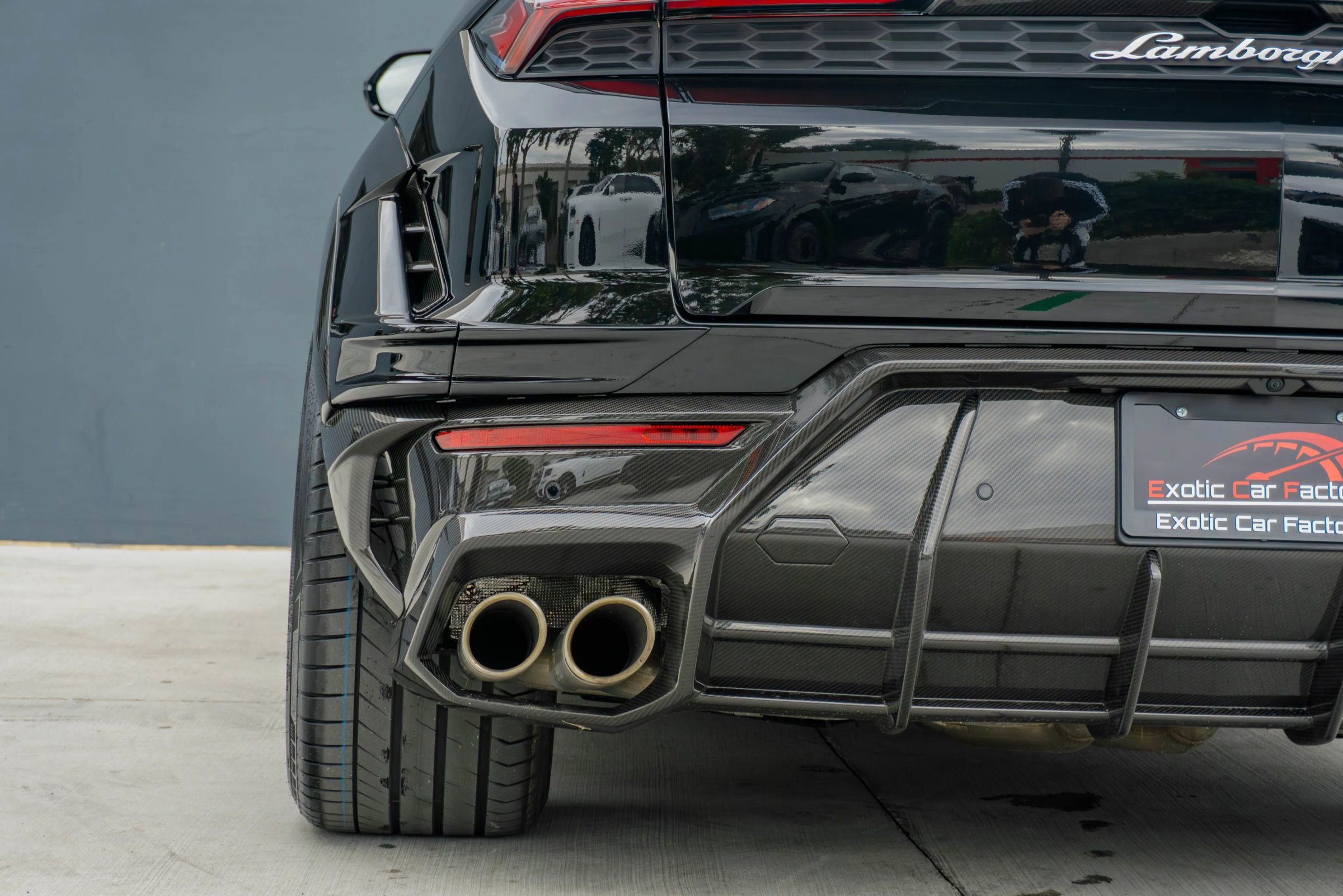 Used 2025 Lamborghini Urus SE image 52