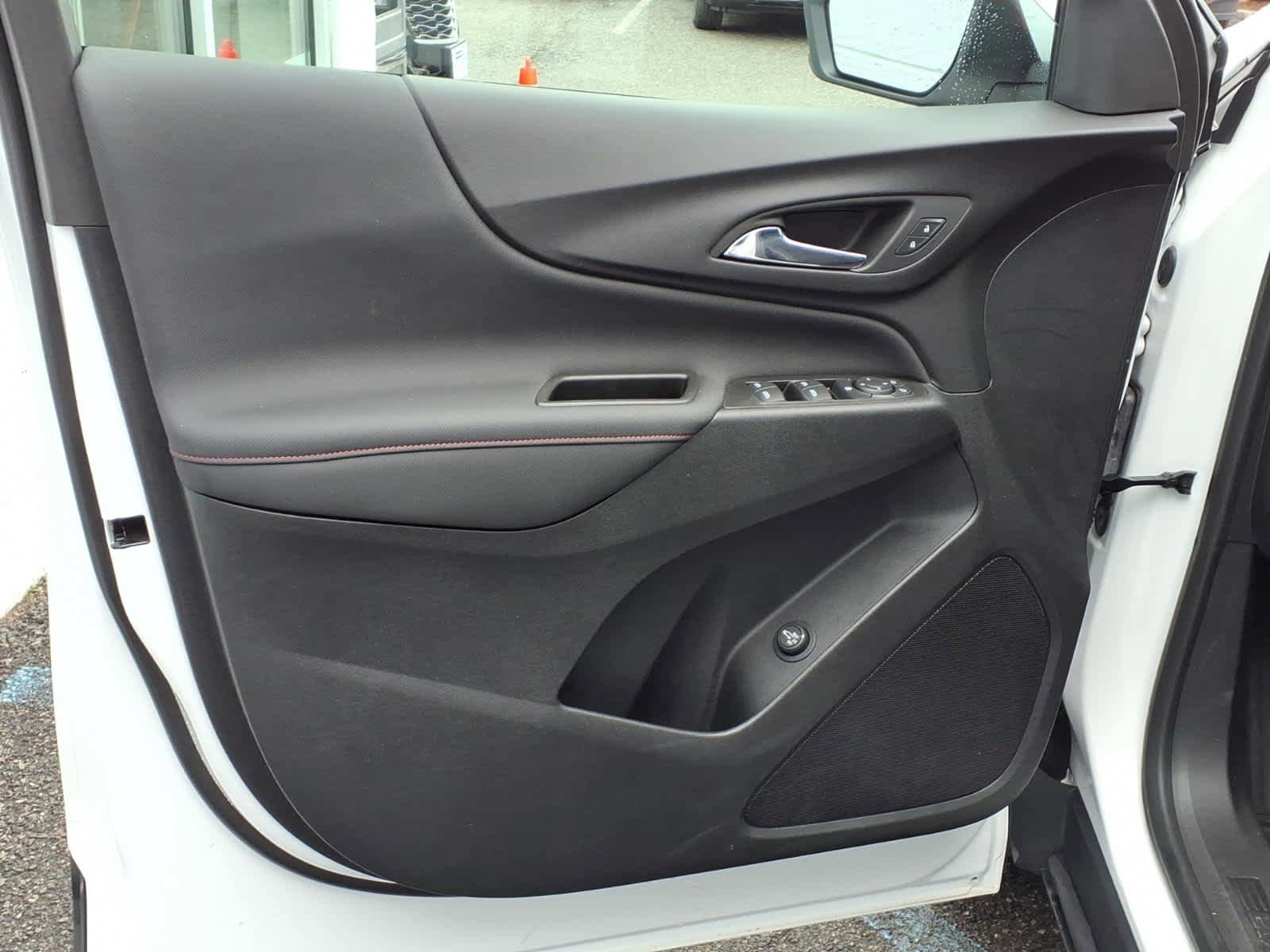 Used 2023 Chevrolet Equinox RS AWD/4WD image 10