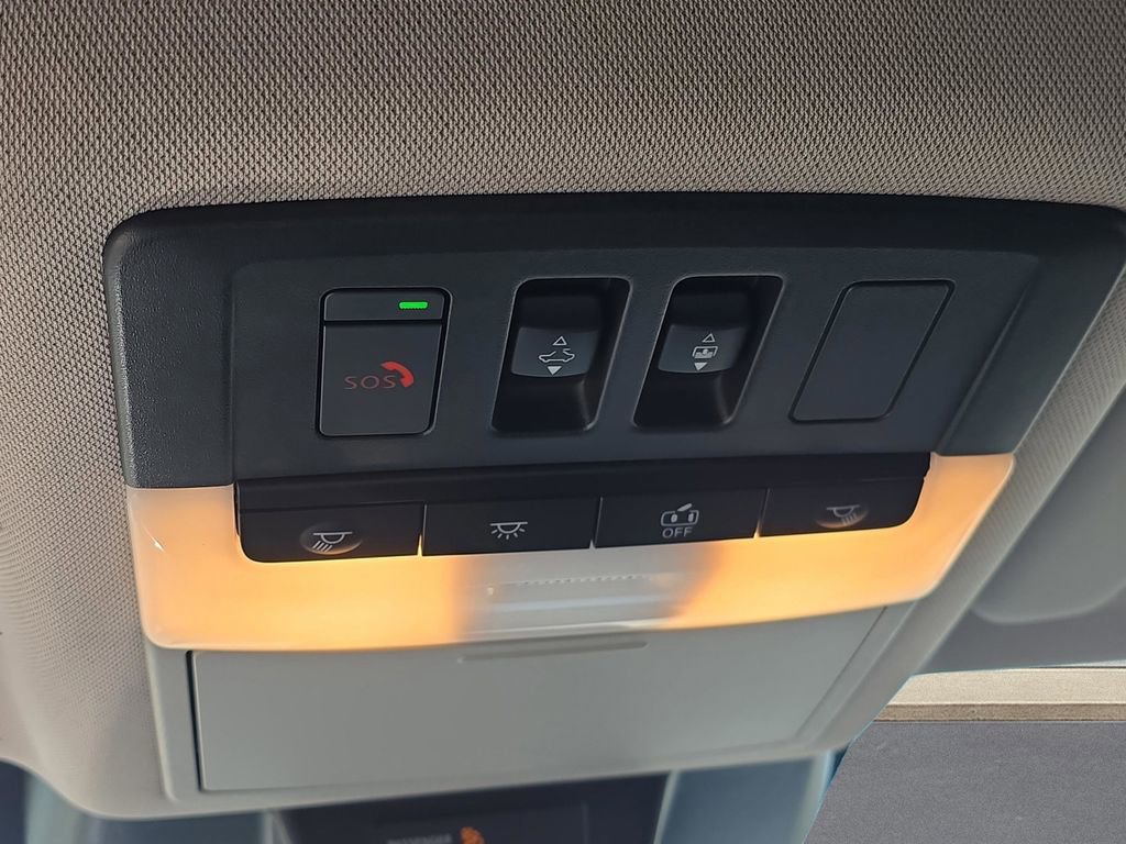 Used 2024 Nissan Rogue SV w/ SV Premium Package image 24