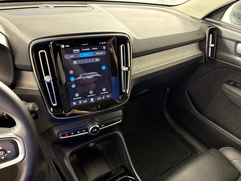 Used 2026 Volvo XC40 B5 Plus AWD/4WD image 35