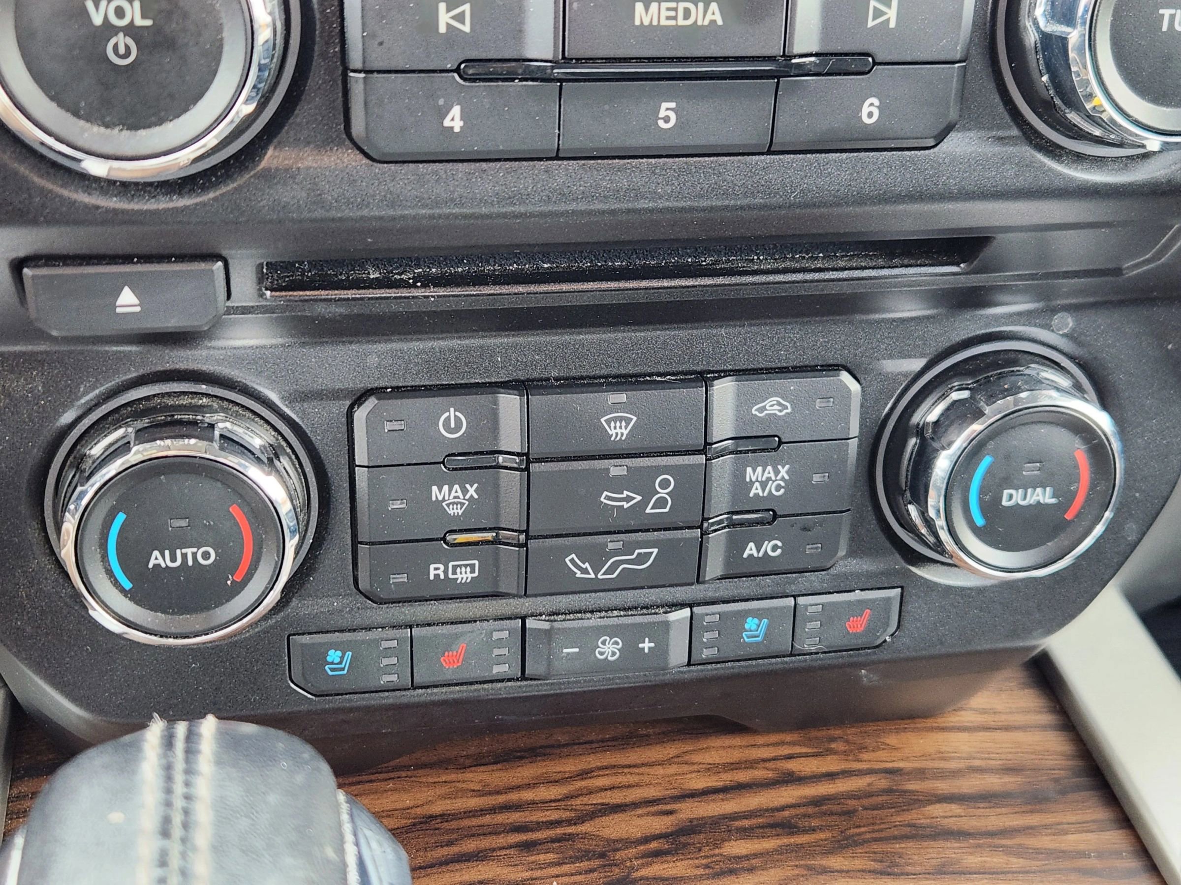 Used 2018 Ford F150 Lariat w/ FX4 Off-Road Package image 38