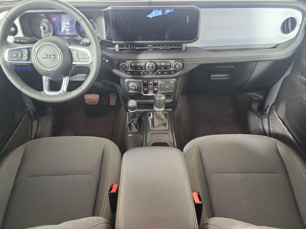 Used 2025 Jeep Wrangler Unlimited Sahara w/ Safety Group AWD/4WD image 14