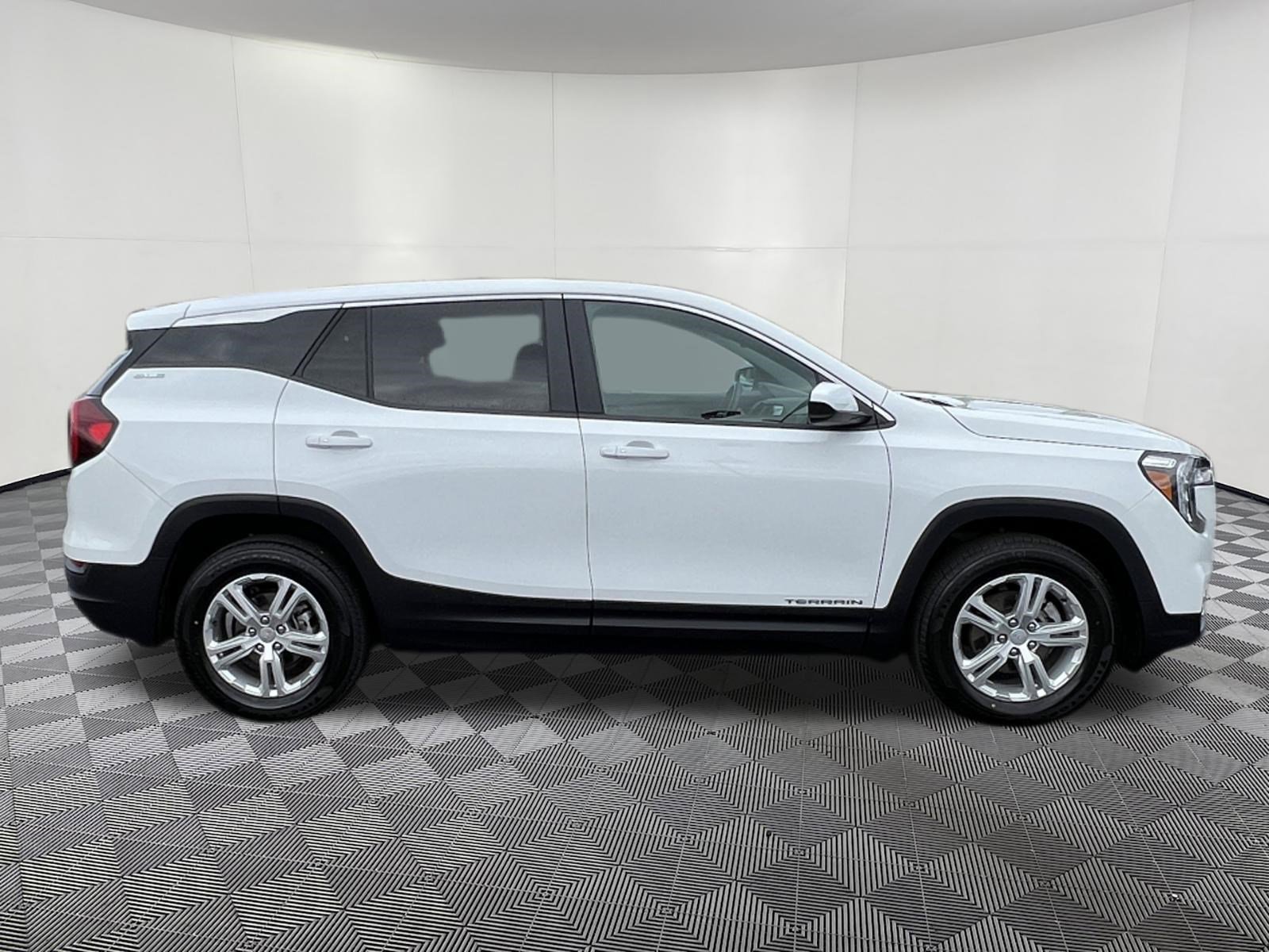 Used 2024 GMC Terrain SLE AWD/4WD image 7