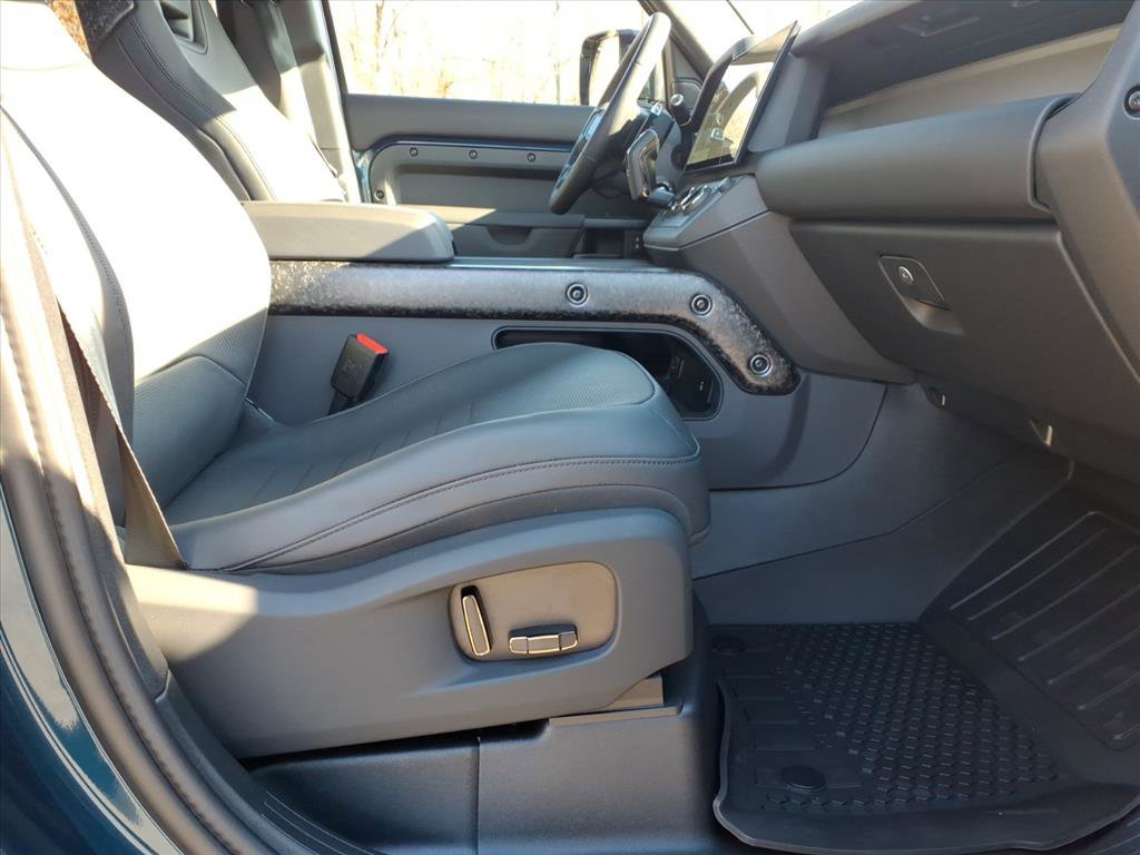 New 2026 Land Rover Defender 110 OCTA image 3