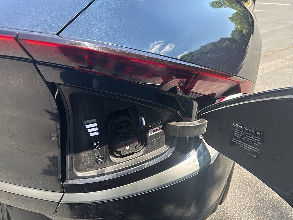 Used 2024 Kia EV6 Light RWD image 9