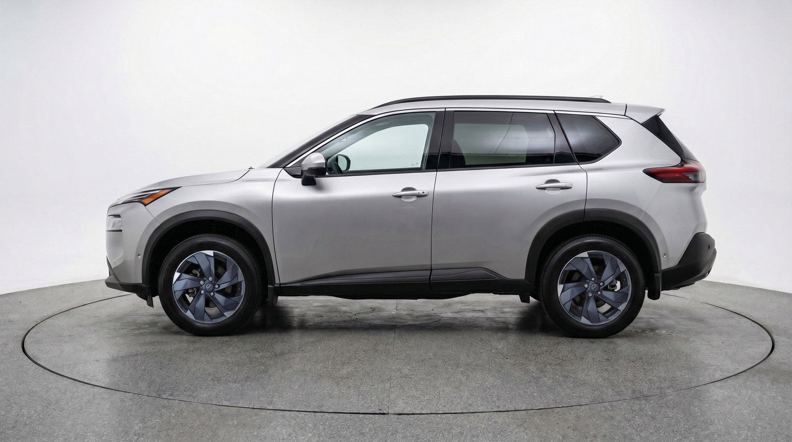 Used 2025 Nissan Rogue SV image 5