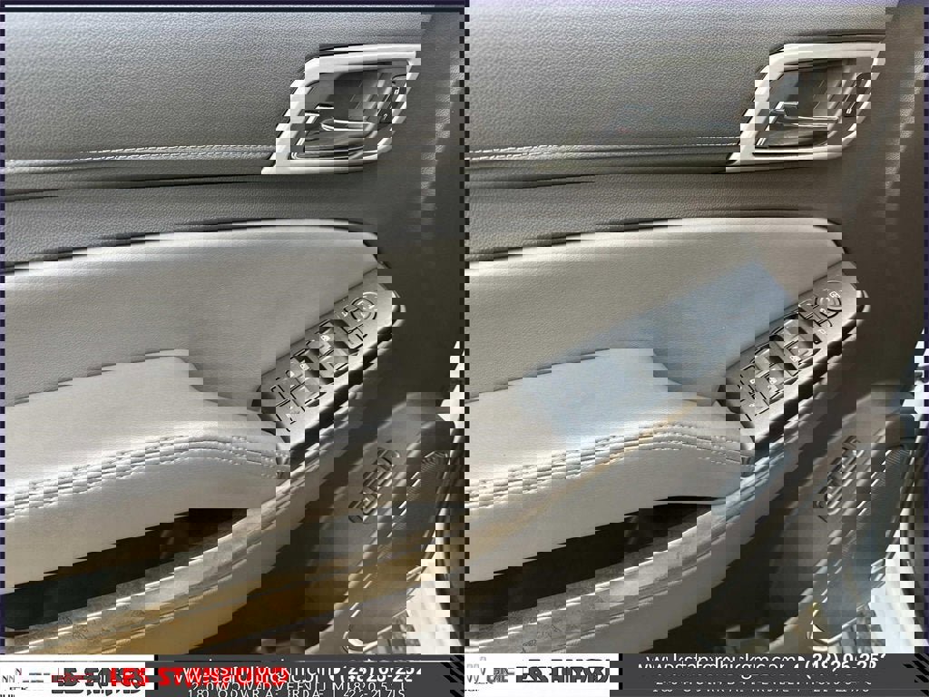 Used 2018 GMC Yukon Denali w/ Denali Ultimate Package image 17