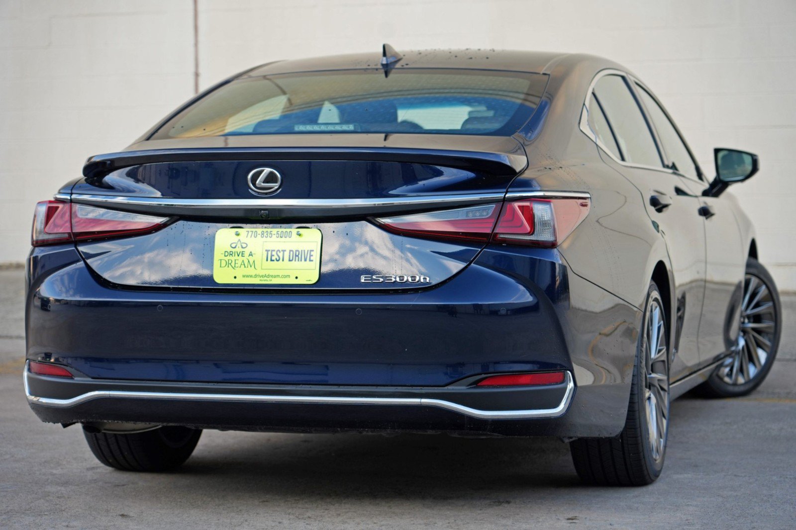 Used 2024 Lexus ES 300h Ultra Luxury w/ Accessory Package (Z2) FWD image 5