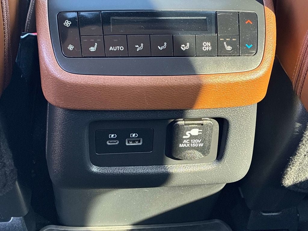 Certified 2023 Nissan Pathfinder Platinum AWD/4WD image 17