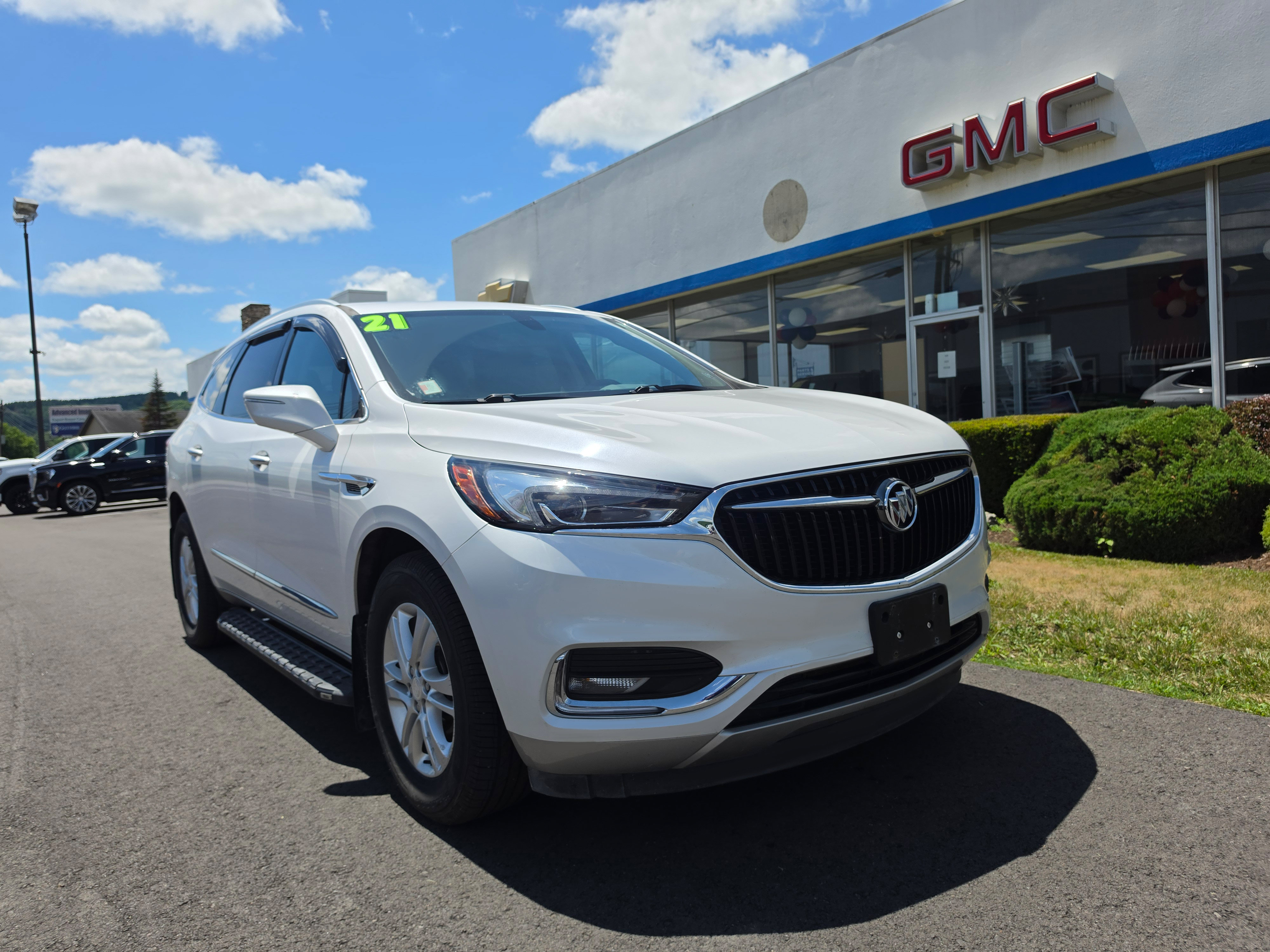 Used 2021 Buick Enclave Essence AWD/4WD image 1