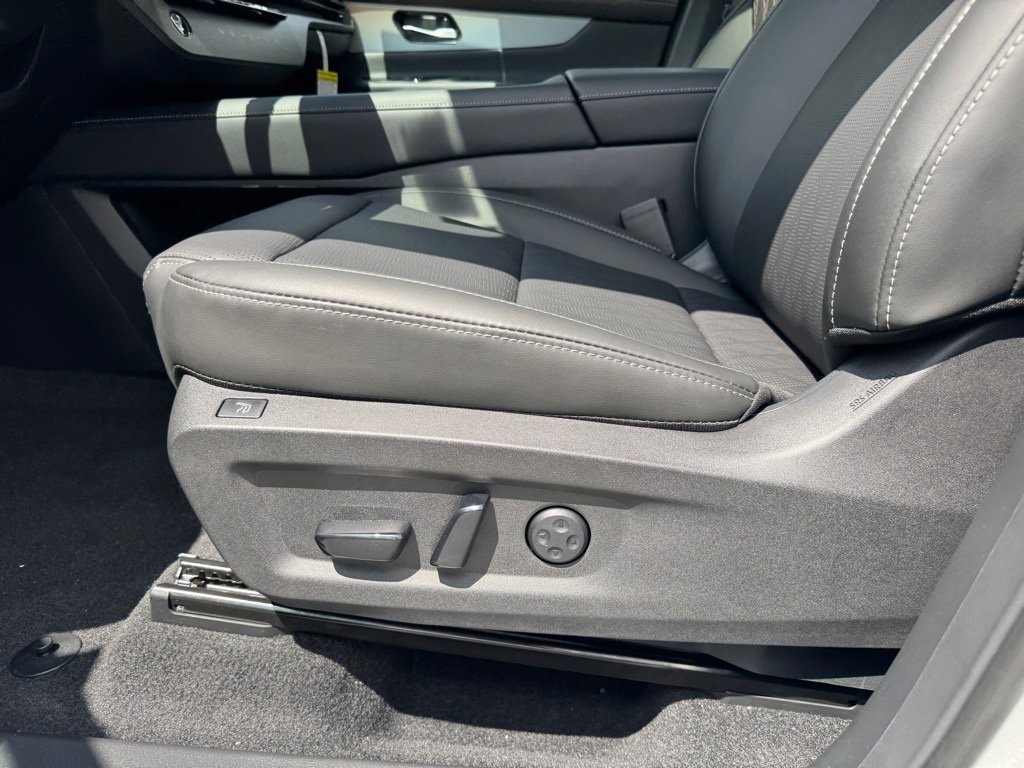 New 2025 Nissan Murano Platinum w/ Cargo Package image 16