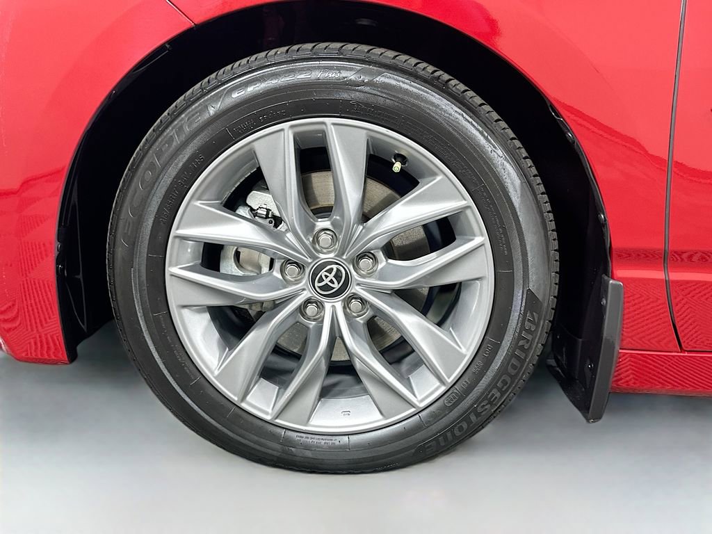 Used 2022 Toyota Avalon XLE image 30