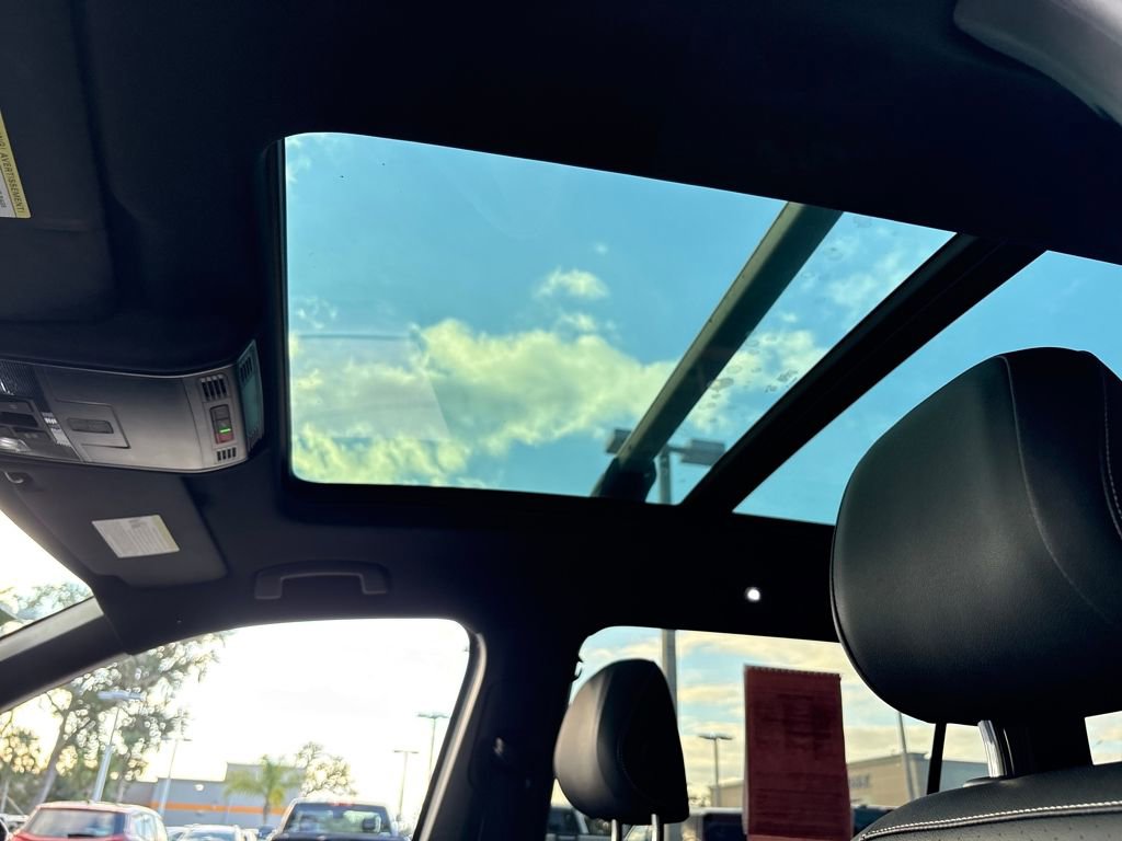 Used 2023 Volkswagen Tiguan SE R-Line image 8