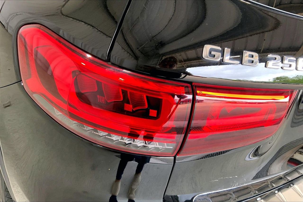 Used 2020 Mercedes-Benz GLB 250 w/ Premium Package image 29