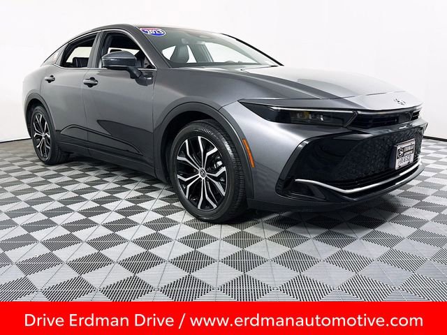 Used 2023 Toyota Crown Limited image 1