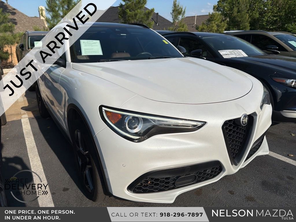 Used 2019 Alfa Romeo Stelvio Ti Sport w/ Quick Order Package 22S Sport AWD/4WD image 2