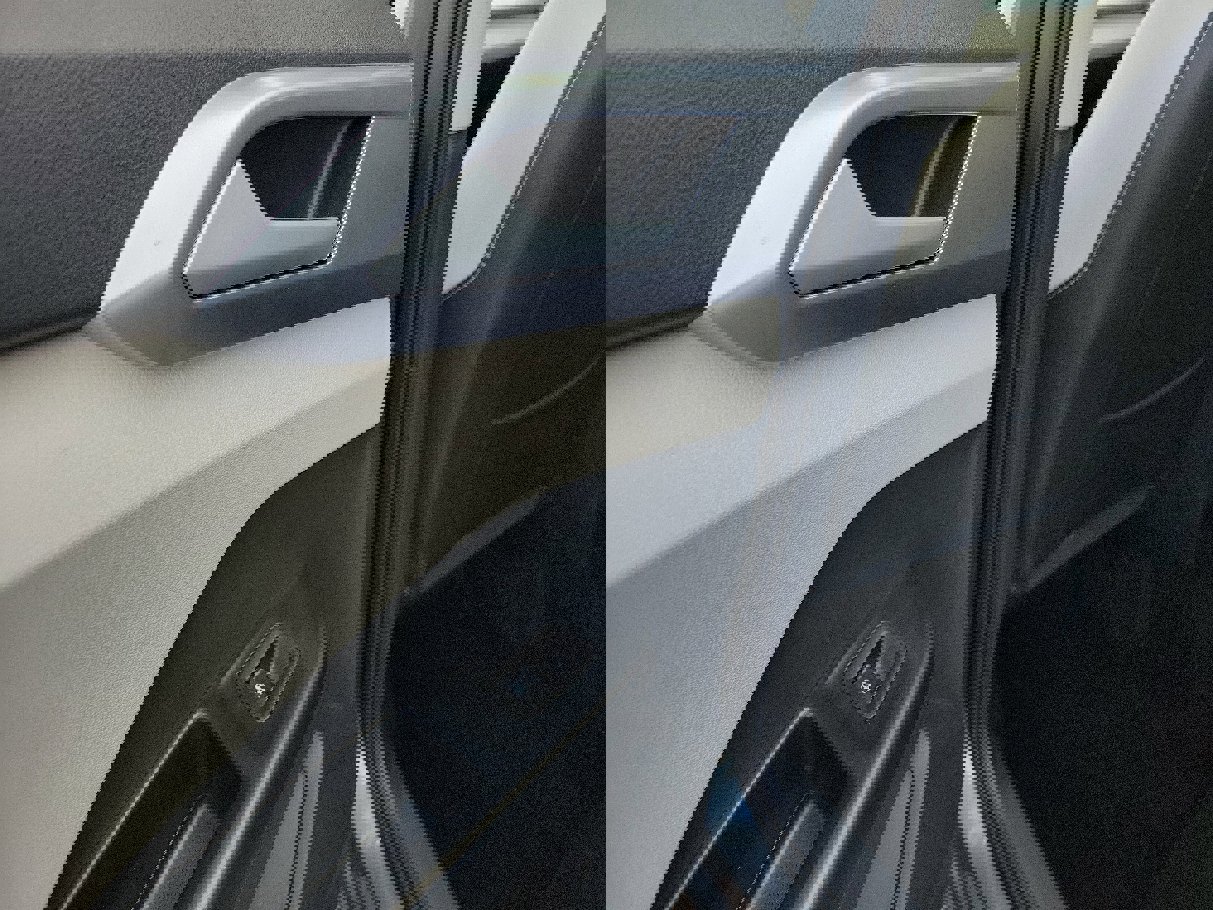 Used 2025 Volkswagen Taos SE image 13