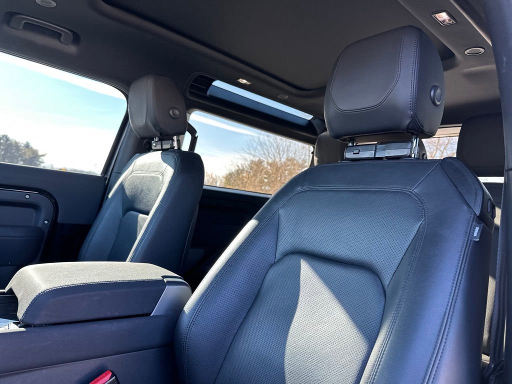 Used 2023 Land Rover Defender 90 S image 13