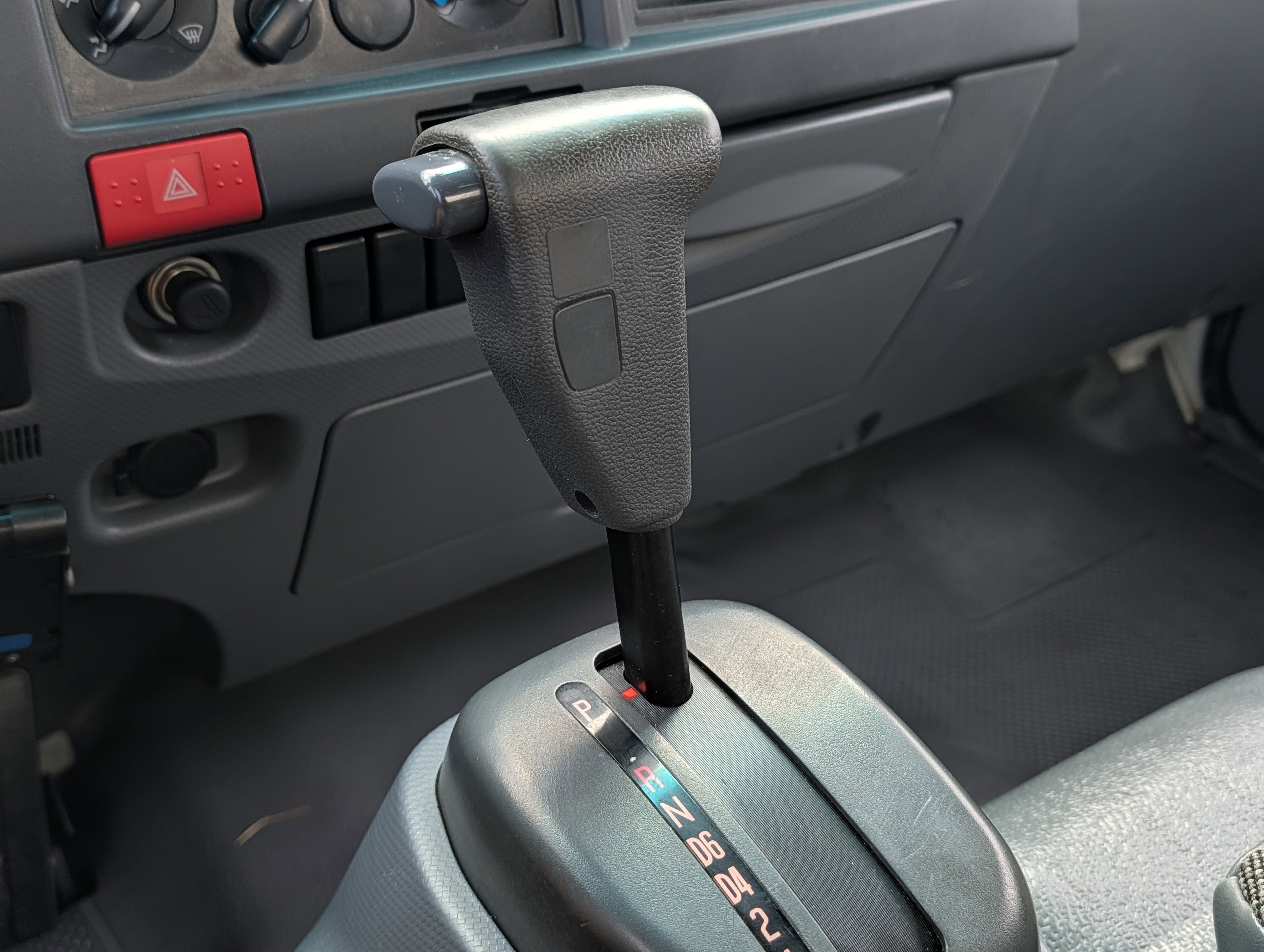 Used 2018 Isuzu NPR RWD image 26
