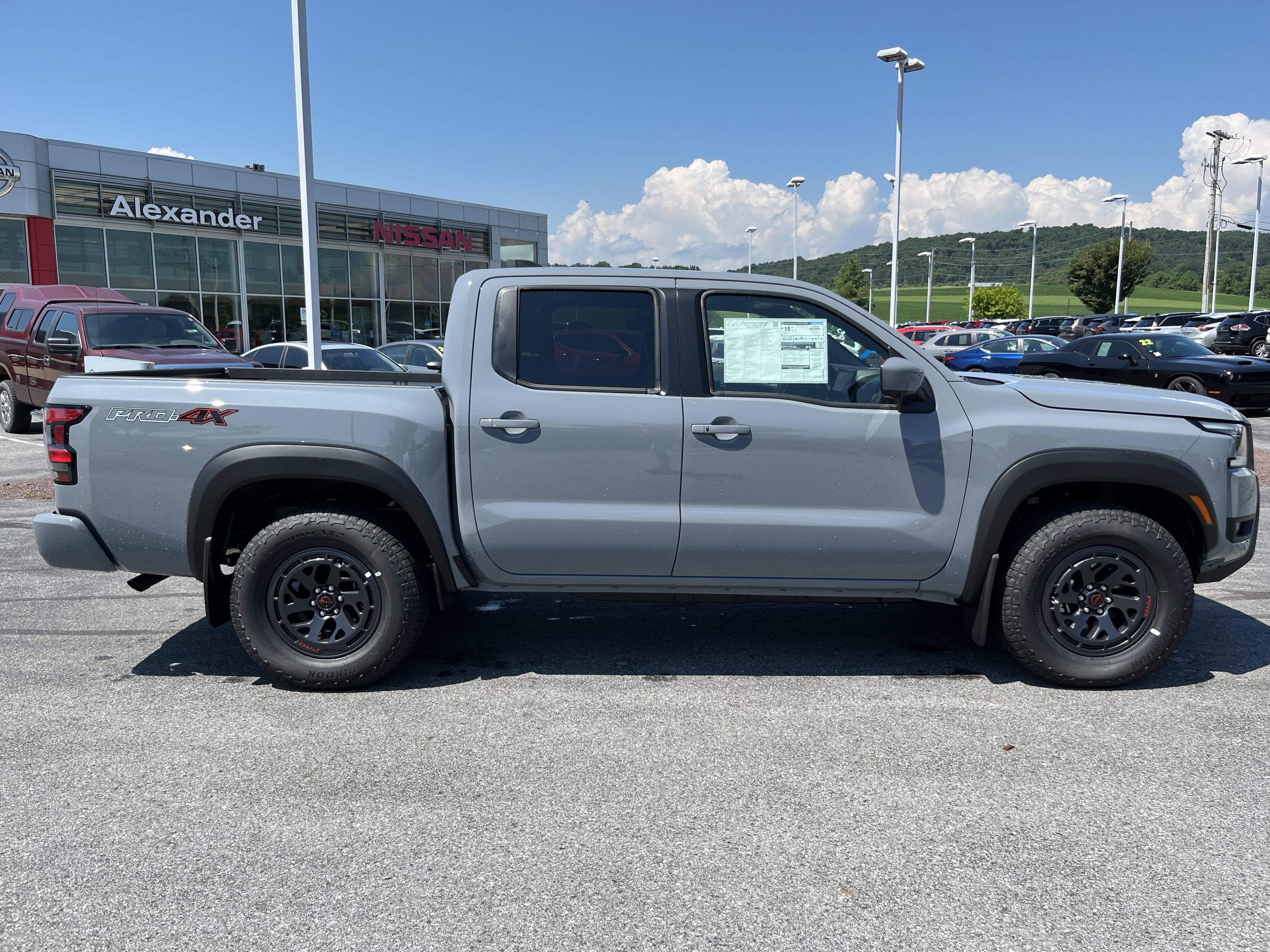 New 2025 Nissan Frontier PRO-4X w/ Pro Convenience Package image 2