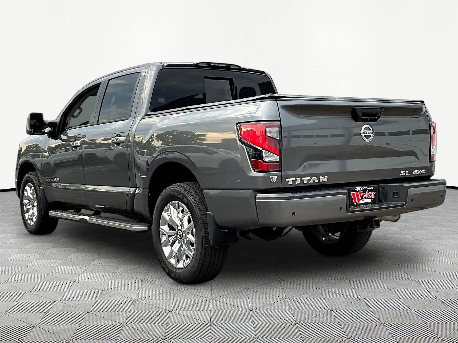 Certified 2021 Nissan Titan SL w/ Moonroof Package AWD/4WD image 4