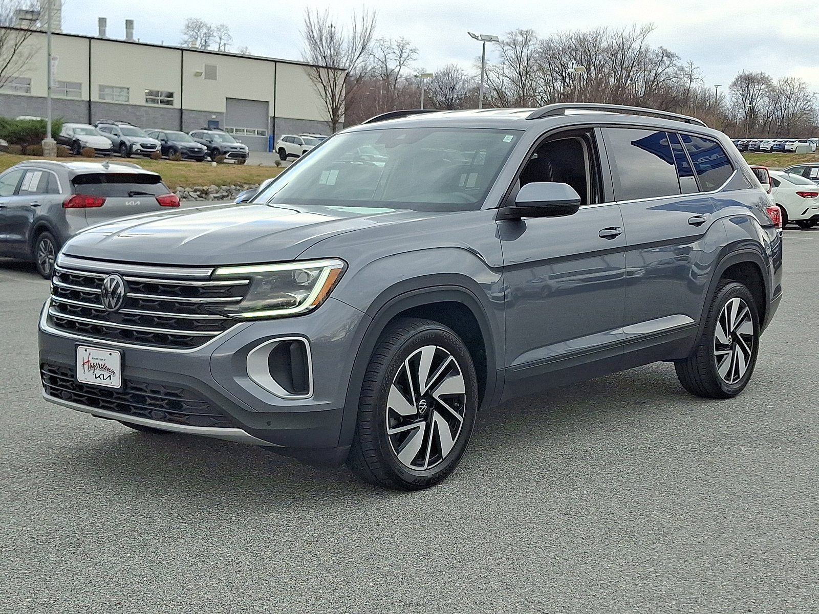 Used 2024 Volkswagen Atlas SE image 3