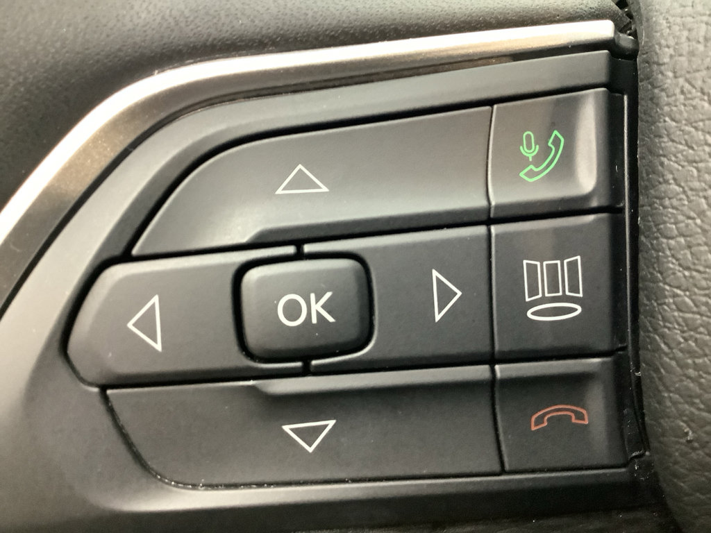 Used 2023 Jeep Grand Cherokee L Laredo image 16