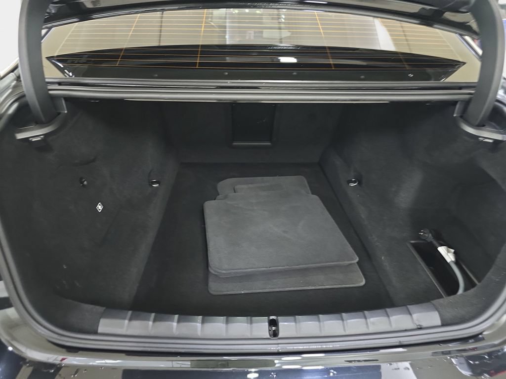 Certified 2024 BMW 750e xDrive w/ Premium Package AWD/4WD image 30
