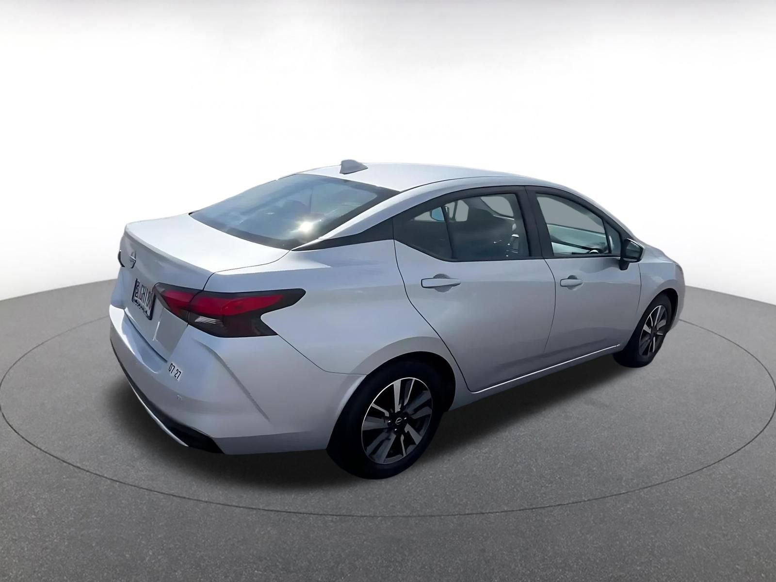 Used 2025 Nissan Versa SV image 15